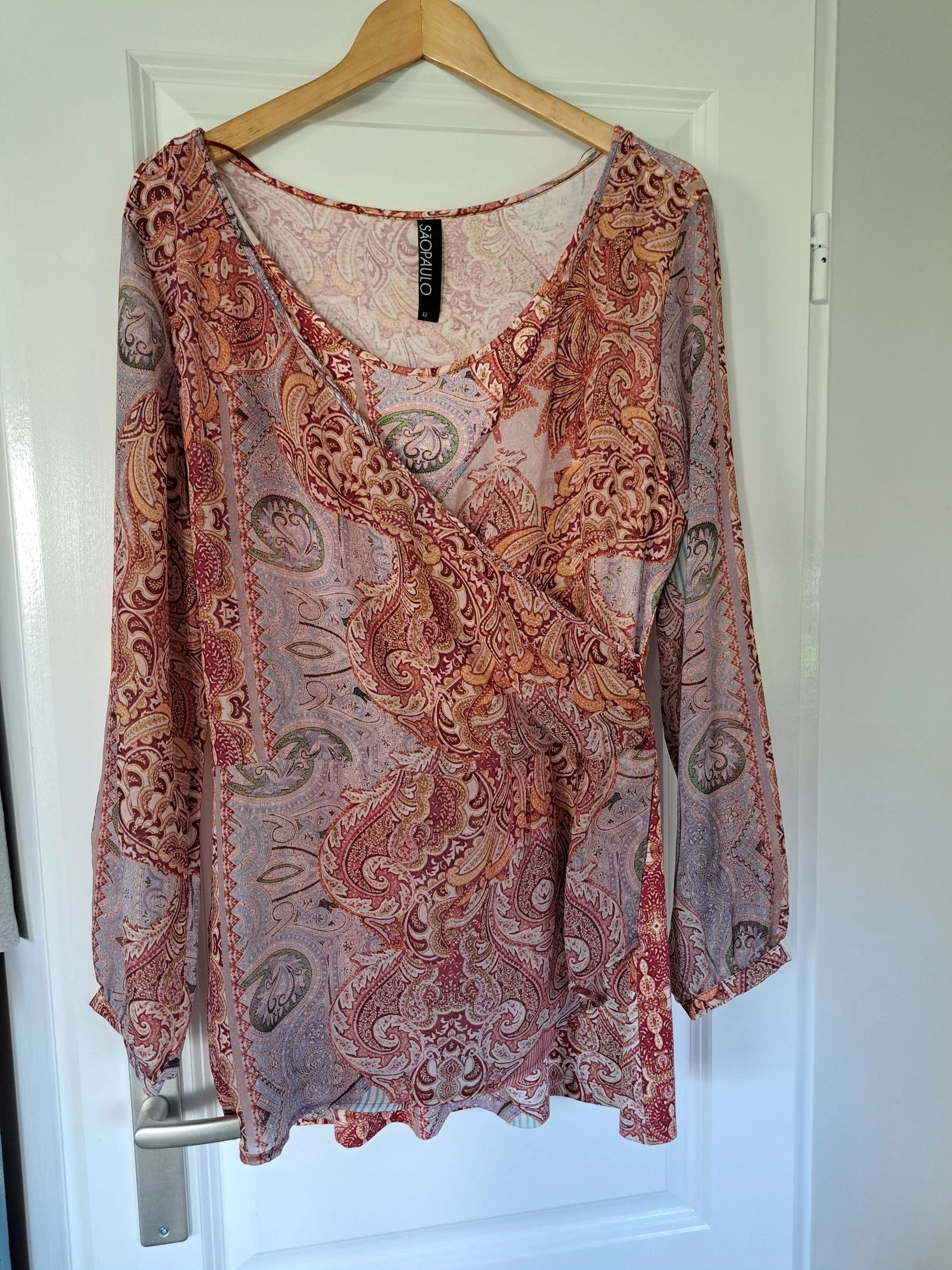Blusa de mujer completamente nueva de la marca São Paulo – photo 2